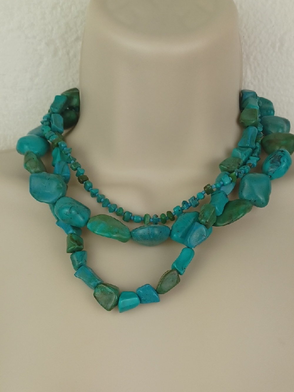 Vintage Rad Turquoise Stone & Bead Triple-Strand Gorgeous Necklace Choker